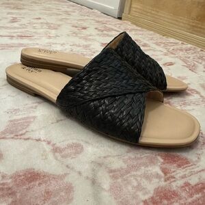 Crown & Ivy Black Patsie Slide Sandals Women’s Size 9